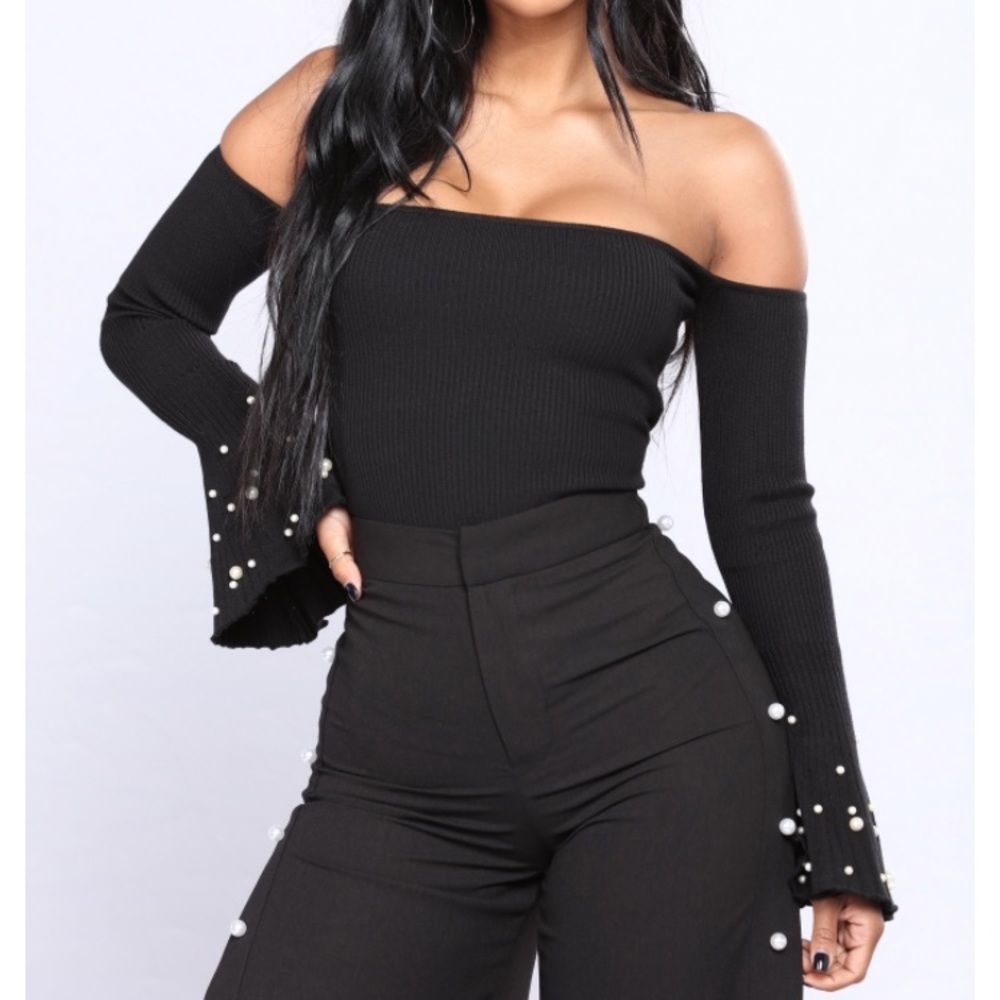 Beautiful No Shoulder Pearl Top 💕 Size Small